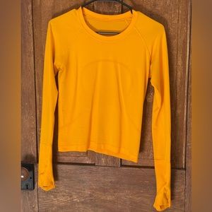 lululemon Swiftly Tech Long Sleeve *RaceLength in Clementine, size 6
